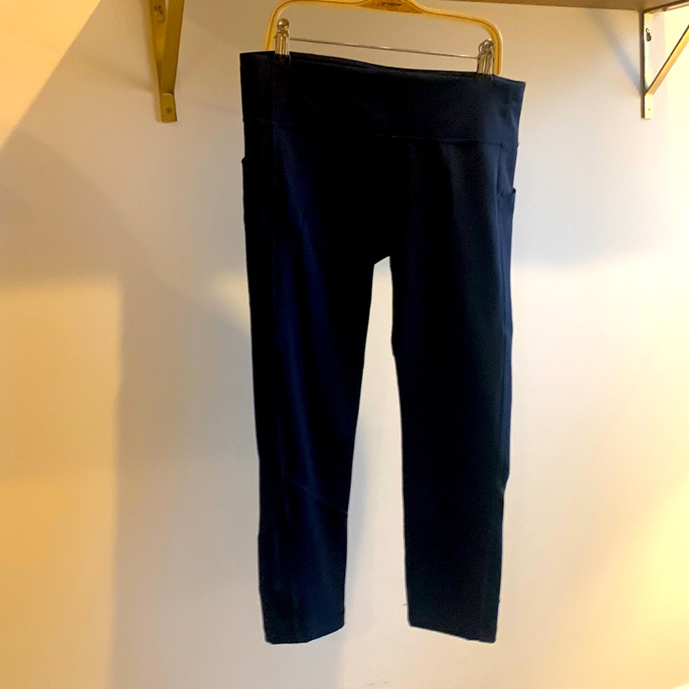 Lululemon nearly new capri leggings navy blue size 8